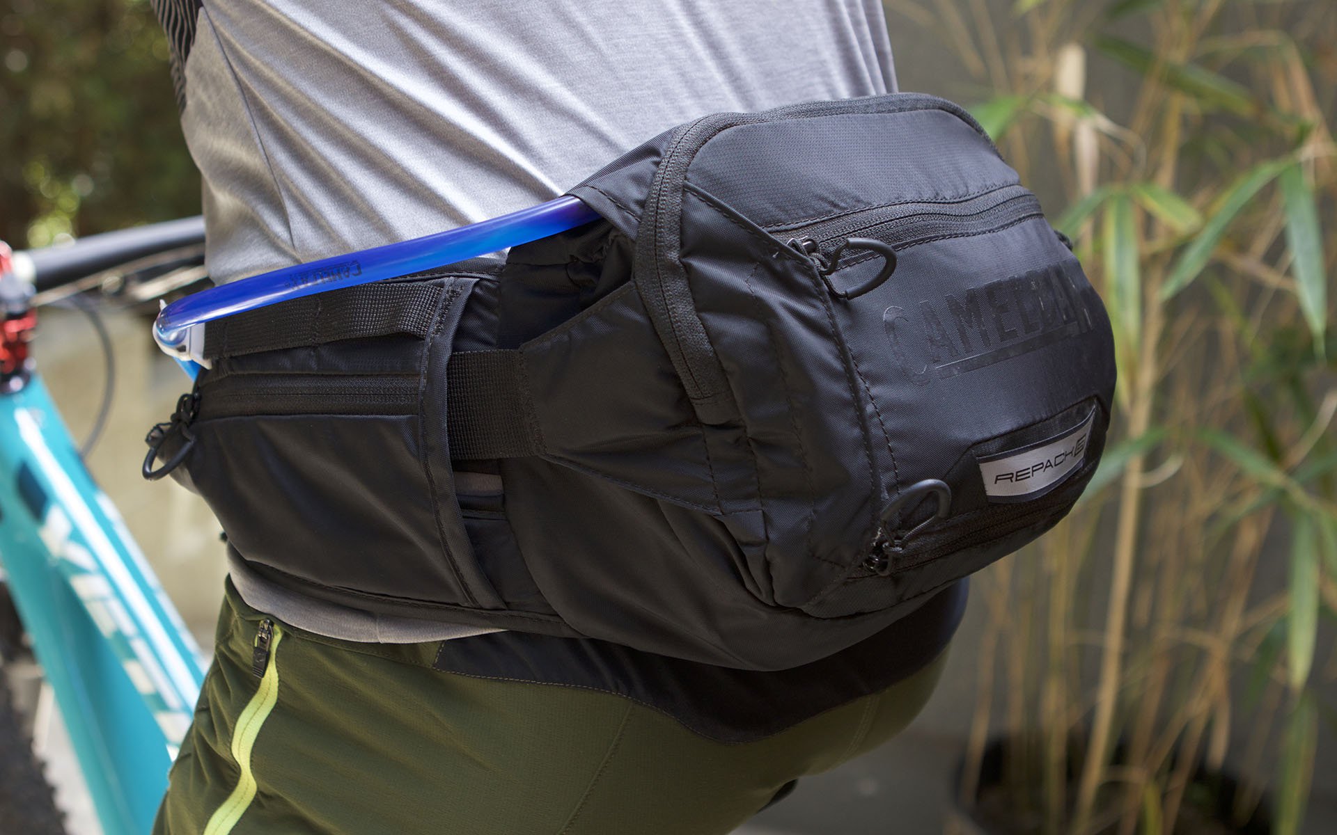 Waist pack 2025 hydration bladder