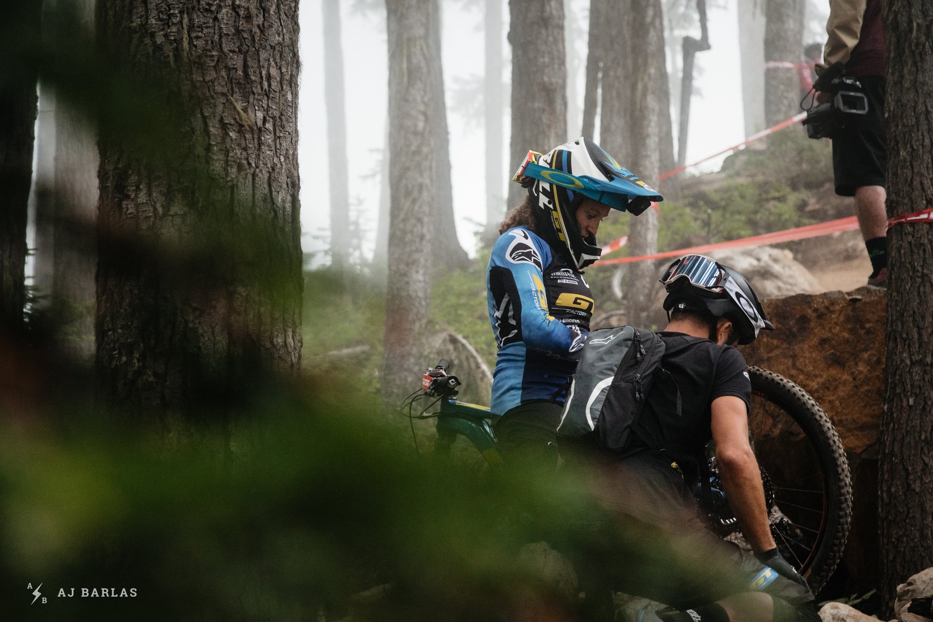 Noga Korem and Team Manager Mark Maurissen Assess a Bent Rotor on Stage 4