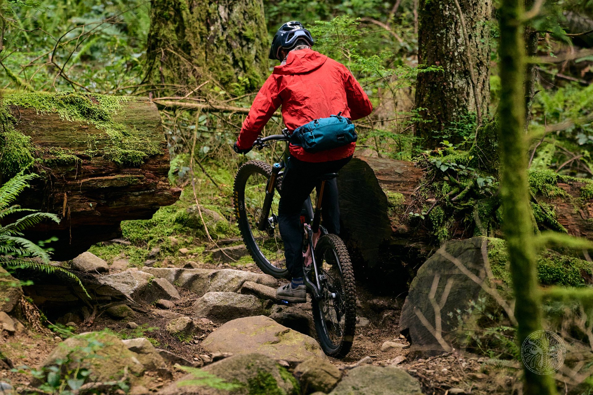 yeti turq lenawee hip pack 19
