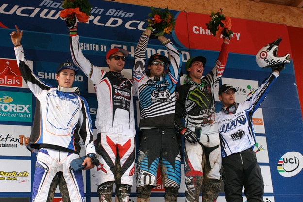 santa cruz, carbon V10, 2011 Carbon          V10, greg minnaar, steve  peat, gee atherton, champery 2010