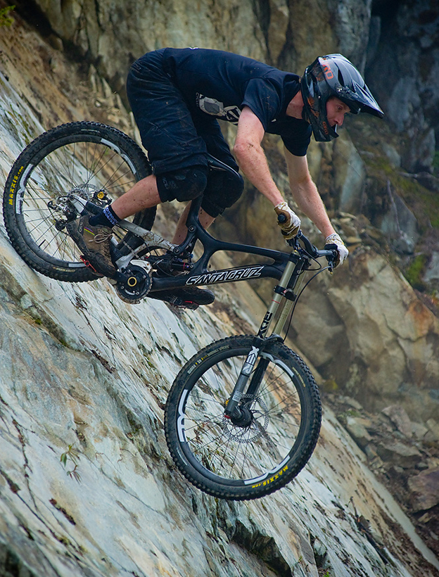 carbon V10, 2011, whistler, santa      cruz, steve peat, greg  minnaar